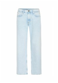 Jean bleu clair, coupe droite, avec poches avant, passants de ceinture et fermeture par bouton à la taille sur fond blanc.