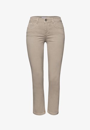 Pantalon beige ajusté pour femme avec bouton frontal, fermeture éclair, passants pour ceinture, ainsi que poches avant et arrière.
