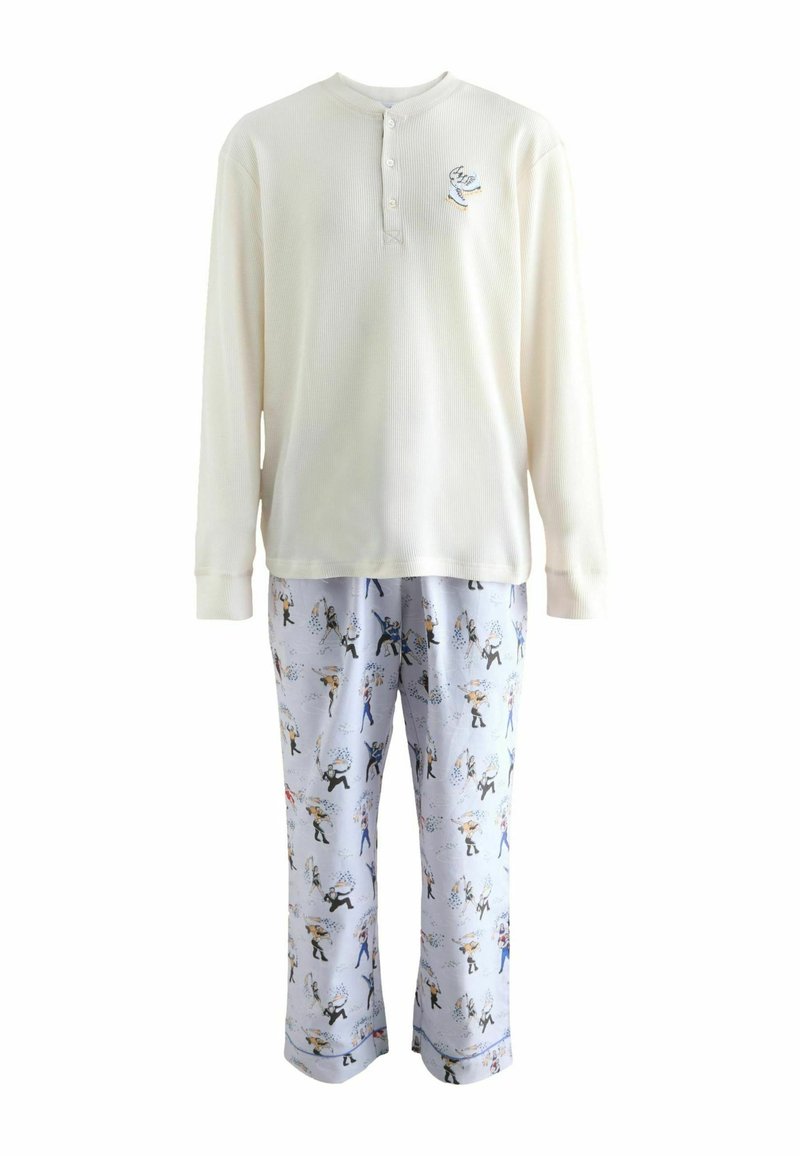 Camiseta henley de manga larga color crema con un pequeño perro bordado, combinada con pantalones de pijama blancos con un estampado colorido de personas bailando.