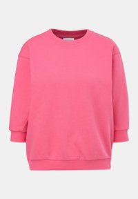 Różowy sweter z okrągłym dekoltem, luźnym krojem na ramionach oraz ściągaczami na mankietach i u dołu. Wykonany z miękkiego, teksturowanego materiału.