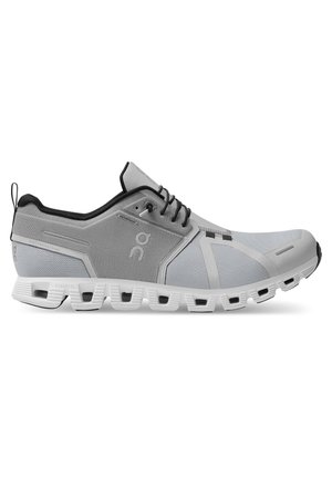 On CLOUD 5 WATERPROOF - Trainingsschuh - glacier white