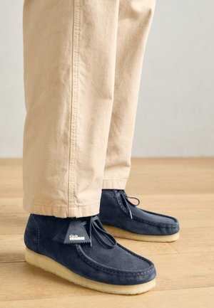 WALLABEE - Sportlicher Schnürer - ink