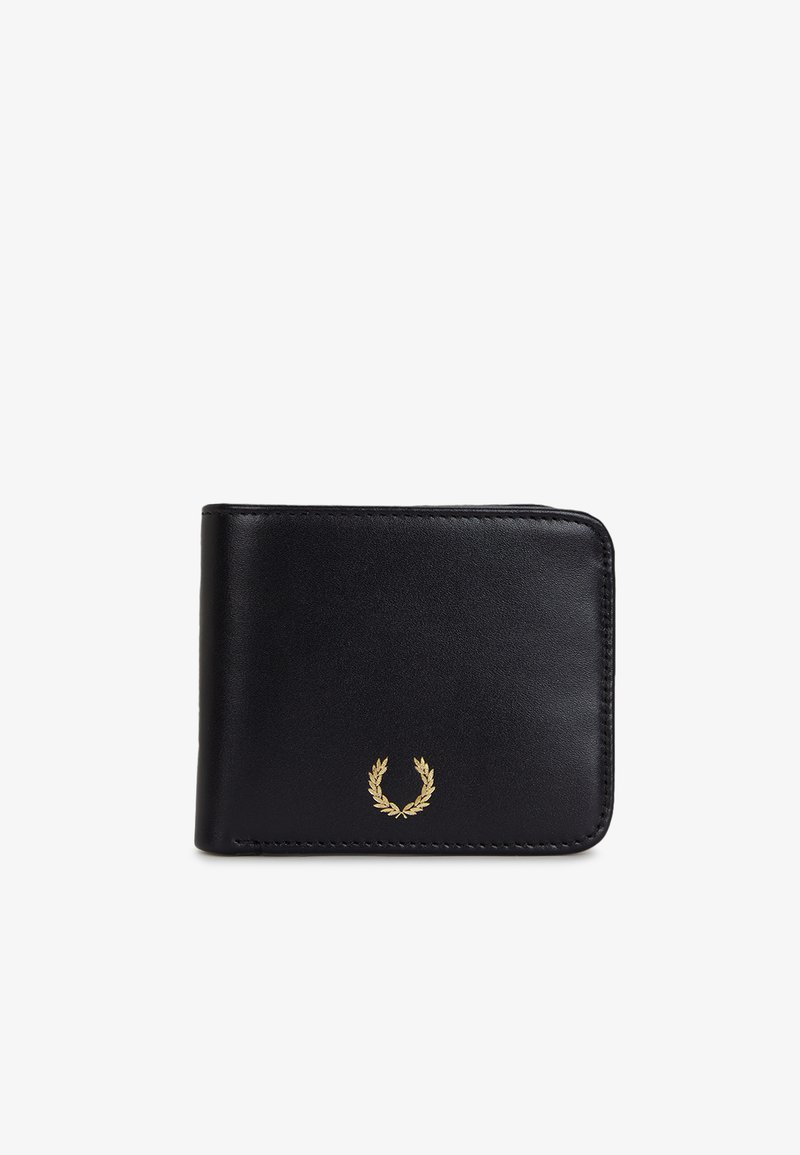 Portefeuille noir en cuir à deux volets avec un petit logo de couronne de laurier dorée centré sur le devant, sur fond blanc.