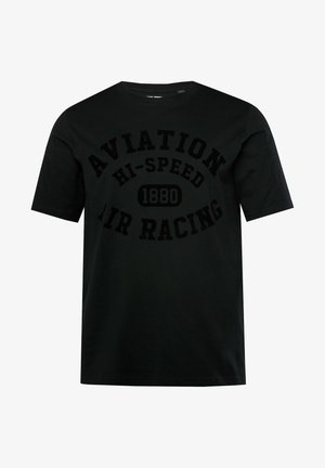 Schwarzes Baumwoll-T-Shirt mit kurzem Ärmel, das auffällige, erhabene schwarze Buchstaben trägt, die "AVIATION HI-SPEED 1880 AIR RACING" in einem kreisförmigen Design angeben.