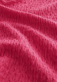 Unselected, raspberry pink