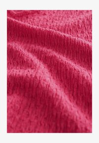 Unselected, raspberry pink