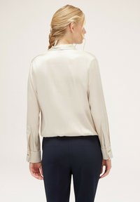 Motivi AD INCROCIO - Bluse - bianco