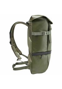 Zaino impermeabile verde con spallacci regolabili, imbottitura in rete, chiusura a rotolo e tasca laterale con zip per comodità. Materiale resistente.