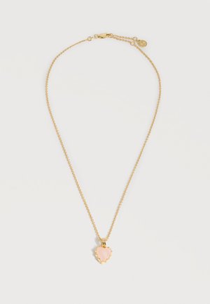 Λεπτή χρυσή αλυσίδα με ροζ μενταγιόν σε σχήμα καρδιάς, πλαισιωμένη από μικρές χρυσές χάντρες σε λευκό φόντο.