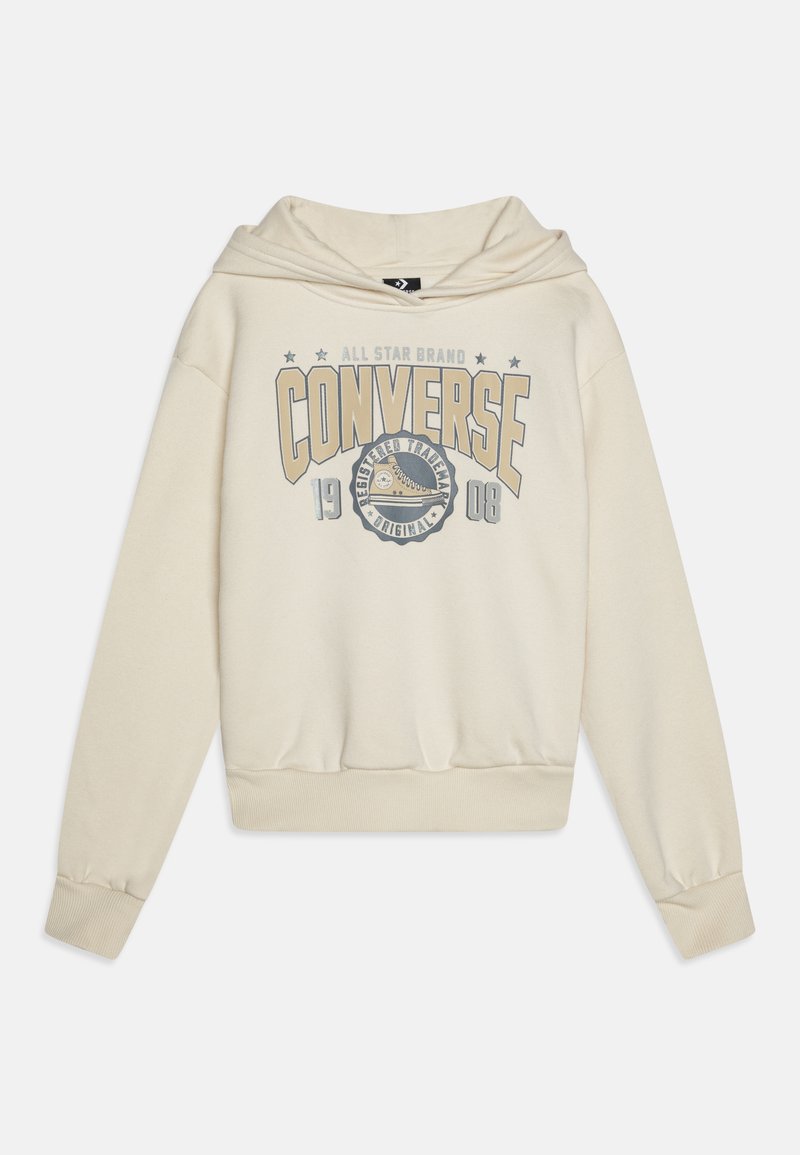 Hoodie color crema con tasca a marsupio, polsini e orlo ribattuti. Presenta una grafica "CONVERSE" con stelle e un logo in stile vintage stampato sul davanti.