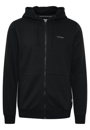 Svart zip-up hoodie i mjukt, strukturerat tyg. Har en huva med dragsko, två framfickor och en liten logotyp på bröstet.