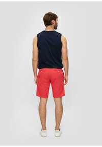 s.Oliver REGULARBERMUDA - Shorts - himbeere