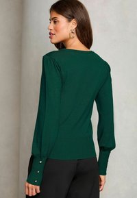 Lipsy SCALLOP - REGULAR FIT - Strickpullover - green