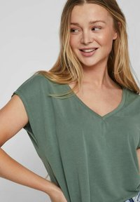 VILA VIMODALA V NECK - Camiseta básica - duck green