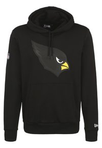 Felpa nera con cappuccio, dotata di un grande logo di testa di uccello grigio scuro e becco giallo sul petto, logo NFL sulla manica destra e logo del marchio sul polsino sinistro.