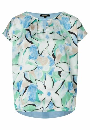 Blouse à manches courtes en tissu léger avec un motif floral aux accents bleus, verts et beiges ; encolure ronde et coupe décontractée.