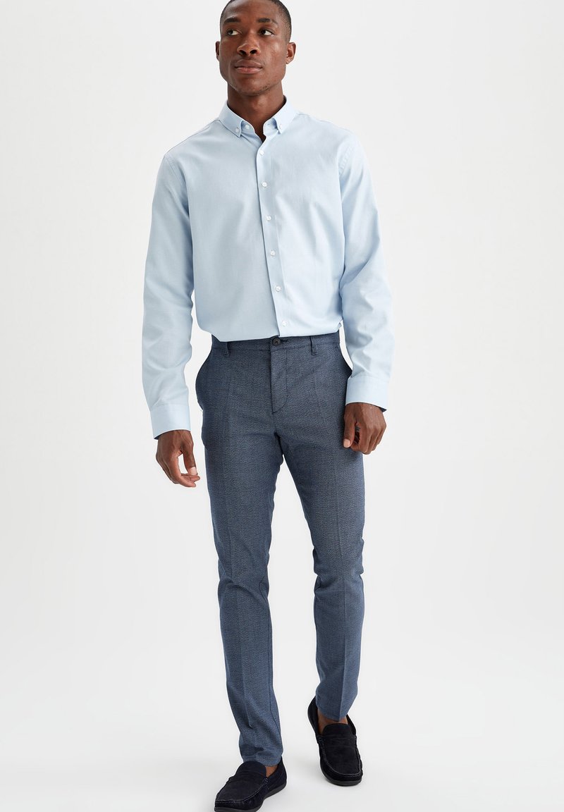 Herren Freizeithemden | DeFacto REGULAR FIT Hemd blue/hellblau - TO62813 Herren Freizeithemden | DeFacto REGULAR FIT Hemd blue/hellblau - TO62813