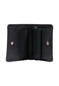 Portafoglio bifold in pelle nera aperto che mostra molteplici scomparti per carte e una tasca per monete con bottoni automatici dorati.