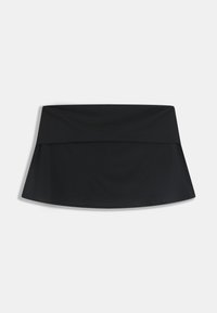 Melnā stieptā svārku ar izplestu formu, platām jostasvietu un gludu tekstūru. Dizains ir vienkāršs, bez rakstiem vai akcentiem.