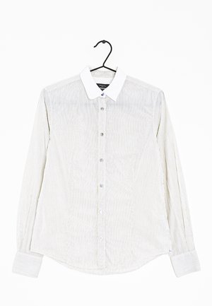 Weiß und hellblau gestreifte Langarmbluse mit einem weißen Kragen, Knopfverschluss und abgerundetem Saum. Leichter Stoff mit strukturiertem Muster.