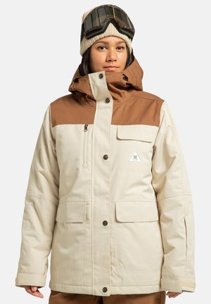 kurtka snowboardowa w kolorze kremowym i brązowym, z kapturem, kieszeniami na zamek oraz wytrzymałą konstrukcją. Regulowane mankiety i zapięcie na guziki z przodu.