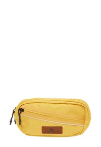 Bolsa de nailon amarilla con cremalleras dobles, un parche de logo marrón y una textura suave. Diseño compacto y rectangular para un almacenamiento y acceso fáciles.