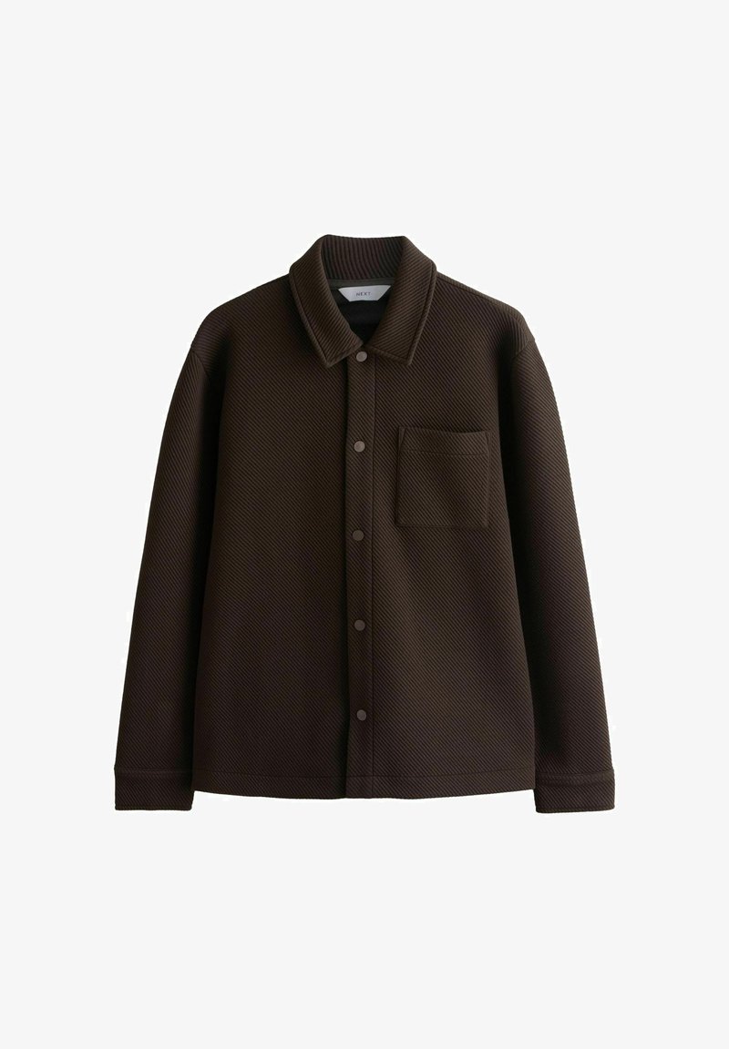 Dunkelbraune, strukturierte Jacke mit spitzem Kragen, Knöpfen auf der Vorderseite, langen Ärmeln und einer Brusttasche vor weißem Hintergrund.