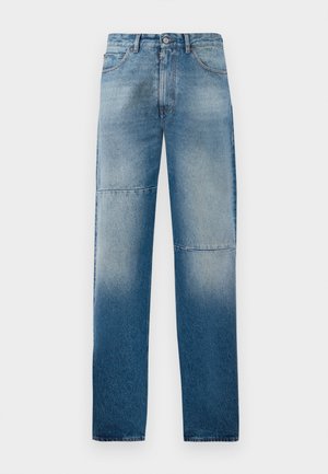 Jean en denim bleu clair avec une coupe droite, un lavage décoloré et deux coutures horizontales. Comprend cinq poches et une fermeture à bouton.