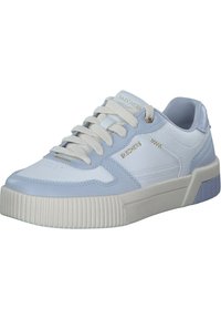 Baskets synthétiques bleu clair avec accents blancs et semelle en caoutchouc texturé. Comprend un système de laçage et un logo doré sur les côtés.