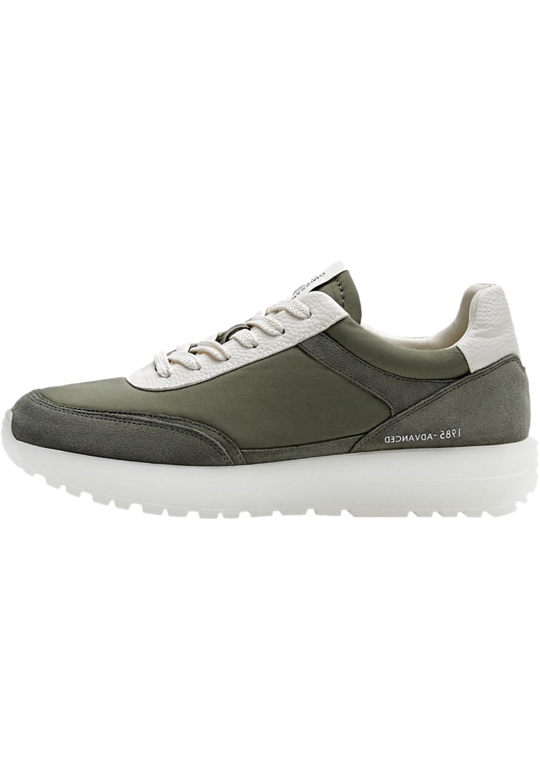 Chaussures Vernies Noires Plates En Cuir Massimo Dutti - Pointure 37 (US 6.5) - Neuves Avec Dust Bag