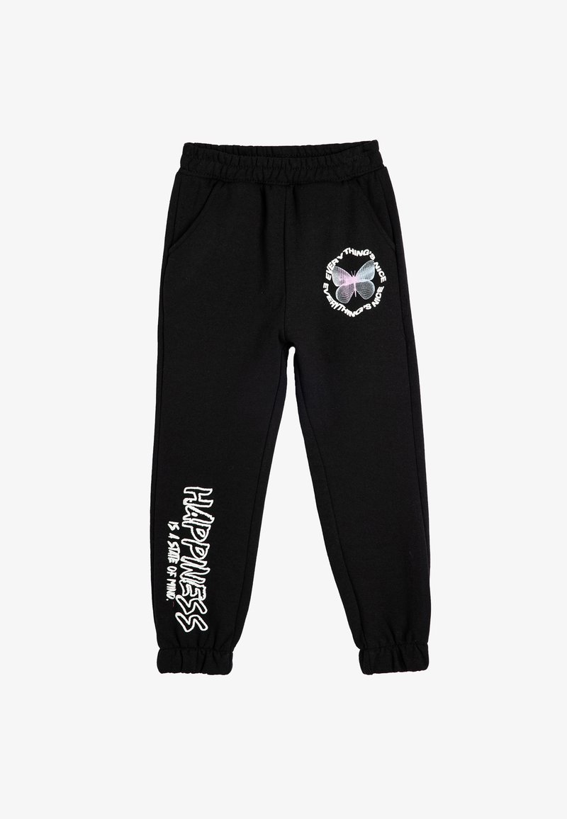 Zwarte sweatpants met een elastische tailleband, zijzakken en omgeslagen enkels. Voorzien van witte tekst en een vlinderafbeelding. Zachte textuur.