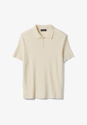 Cremefarbenes, geripptes Poloshirt mit kurzen Ärmeln, drei Knöpfen und umgelegtem Kragen, flach auf einem weißen Hintergrund liegend.