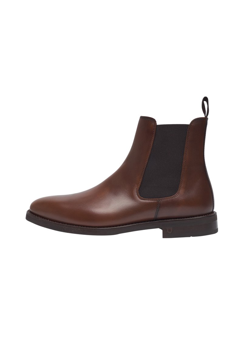 Bruine leren Chelsea-boot met elastische zijpanelen, gladde textuur, ronde neus en een aantreklusje bij de hiel. Stevige rubberen zool.