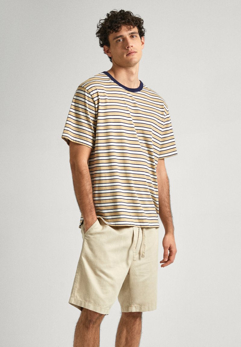 Pepe Jeans Kratke hlače - base beige