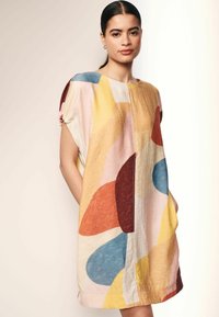 Next - GATHERED SHORT SLEEVE BOXY REGULAR FIT - Vapaa-ajan mekko - abstract print Pienoiskuva 1