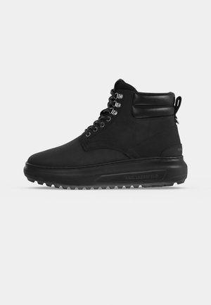 KARL LAGERFELD, KAPRI LUG HI LACE NBK - Bottines à lacets - black nubuck mono