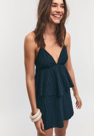Stradivarius SHORT RUFFLED STRAPPY - Freizeitkleid - dark blue