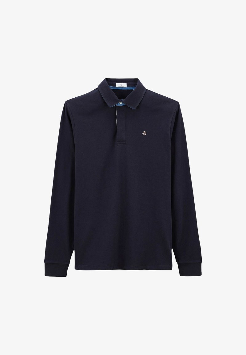 Polo à manches longues marine en coton, avec un col à boutons, un détail contrastant à l'intérieur du col, et un petit logo sur la poitrine.