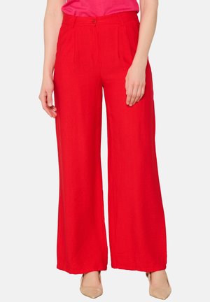 Rote, weit geschnittene Hosen aus leichtem Stoff verfügen über eine hohe Taille, Falten an der Vorderseite und einen einzelnen Knopfverschluss.