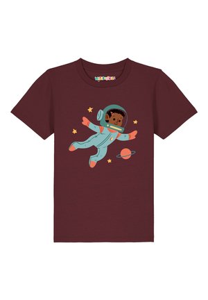 Kinder-T-Shirt in Kastanienbraun mit einer Illustration eines lächelnden Astronauten im blauen Anzug, der nahe bei Sternen und einem ringförmigen Planeten schwebt.