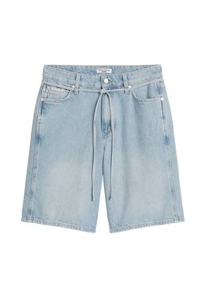 Lichtblauwe denim shorts met knoop aan de voorkant, ritssluiting, riemlussen, trekkoord in de taille en voorzakken, met het label Marc O'Polo Denim.