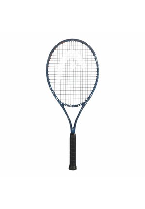 Raquette de tennis bleue et noire avec une prise noire et des détails blancs sur le cadre, les cordes visibles dans une forme de tête ovale.