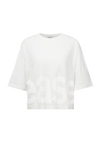 Camiseta blanca de manga corta y talle grande con un diseño sutil de texto grande impreso en la parte inferior frontal.