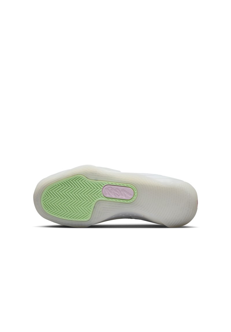 Semelle de chaussure avec un design en caoutchouc translucide, présentant un motif en chevrons vert et un logo d'accent rose au centre.