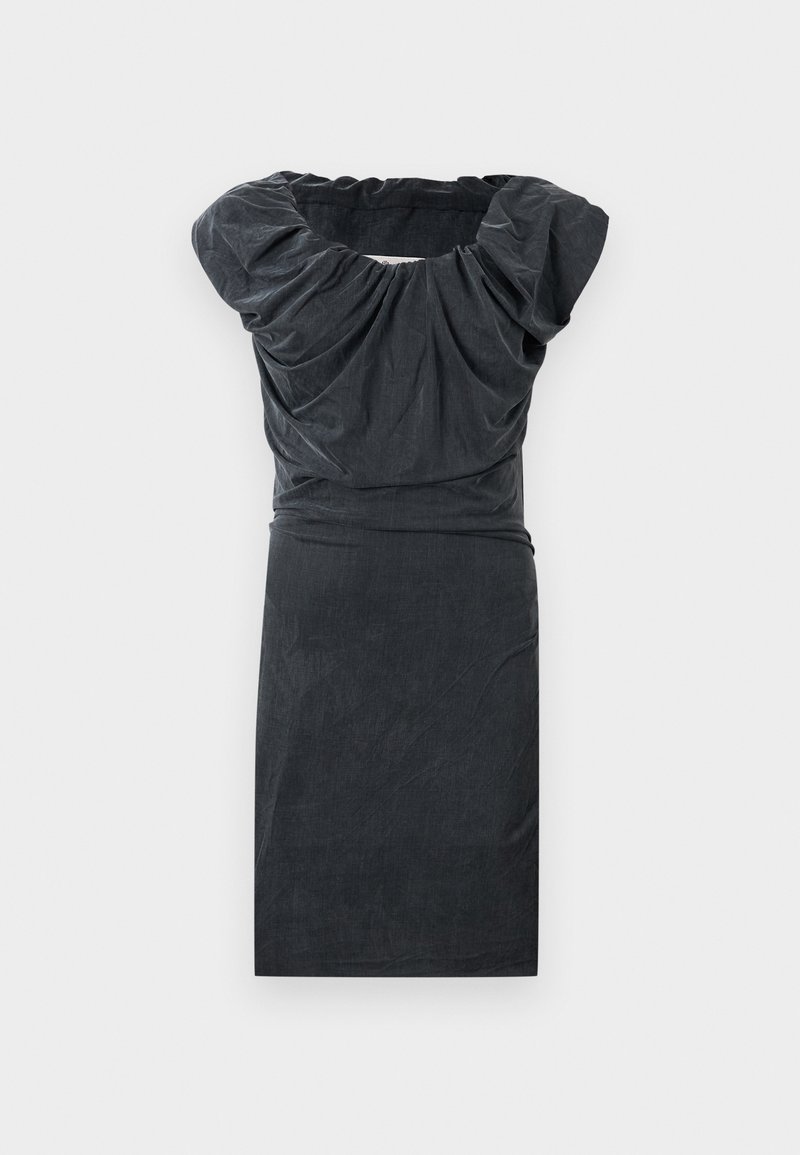 Donkergrijze jurk met pofmouwen en een gathers neckline, voorzien van een aansluitend lijfje en een rechte rok. Gemaakt van gestructureerde stof.