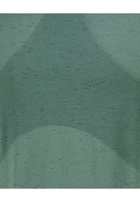 Tessuto verde testurizzato con motivi variabili, caratterizzato da zone lisce e righe verticali. Realizzato in materiale leggero con una sottile lucentezza.