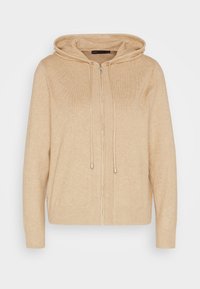 Beżowy sweter z kapturem, zapinany z przodu na zamek błyskawiczny, z prążkowanym wykończeniem u dołu i przy rękawach oraz sznurkami z metalowymi końcówkami. Miękka tekstura i swobodny styl.
