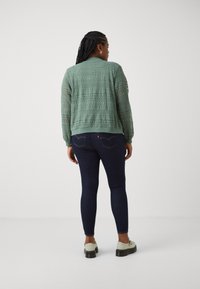 Vero Moda Curve VMCHONEY JACKET - Bomber bunda - laurel wreath