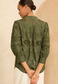Love & Roses BRODERIE V NECK BUTTON THROUGH REGULAR FIT - Užsagstoma palaidinė - green