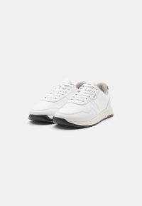 BOSS TITANIUM - Sportcipő - white